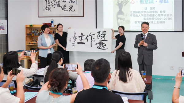 张日昇教授书法展示