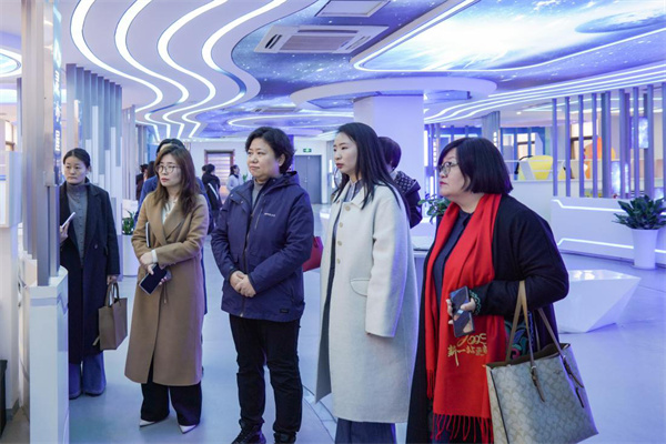 各领导参观阳光心健智能展厅