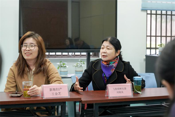 新站区领导及企业代表莅临阳光心健参观交流