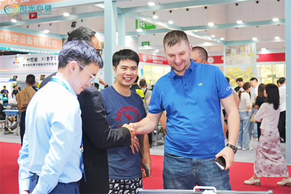 阳光心健团队与国际客户友好交流