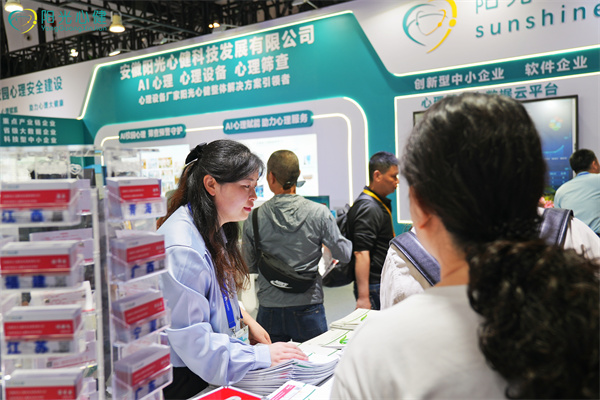 收官日洽谈区与体验区双饱和盛况