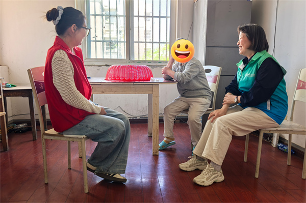 温情入户暖人心，母亲节慰问传关爱——阳光心健联合瑶海社区开展精康项目入户走访活动