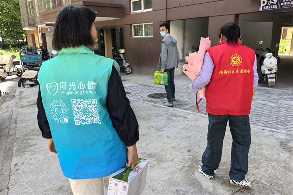 温情入户暖人心，母亲节慰问传关爱——阳光心健联合瑶海社区开展精康项目入户走访活动