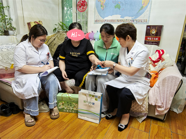 阳光心健开展精康入户走访，消暑送清凉，关爱暖人心