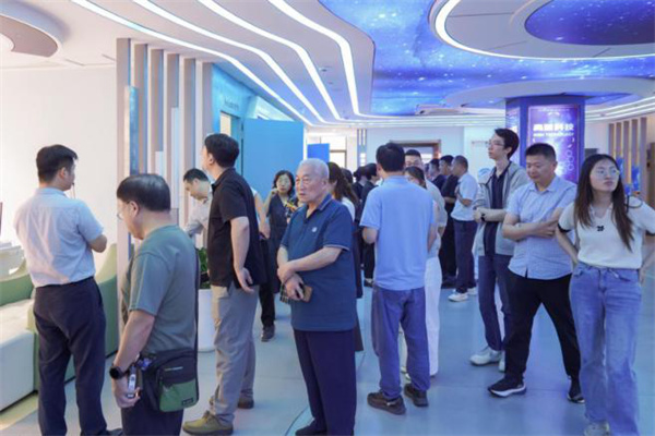 凝心聚力共话心理健康——民盟、民建、致公党代表莅临阳光心健调研交流